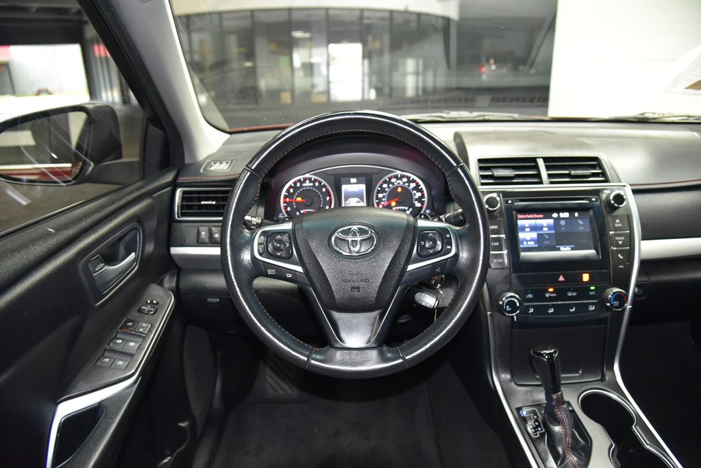 2016 Toyota Camry Image 39