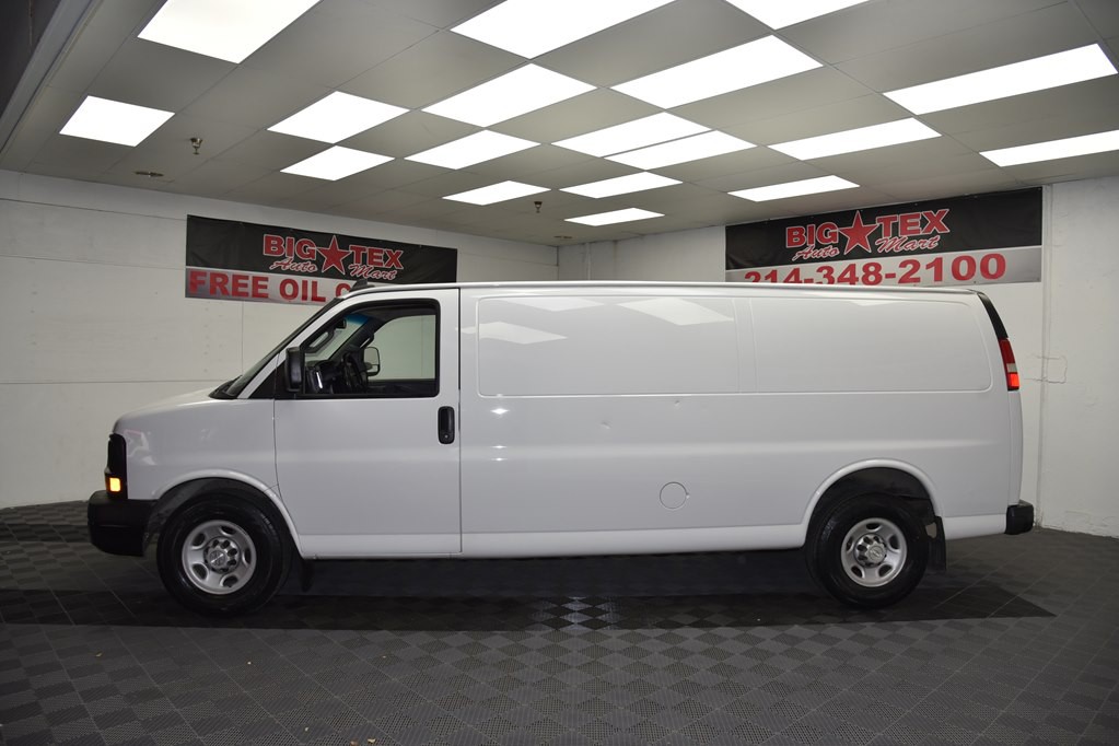 2016 Chevrolet Express Image 2