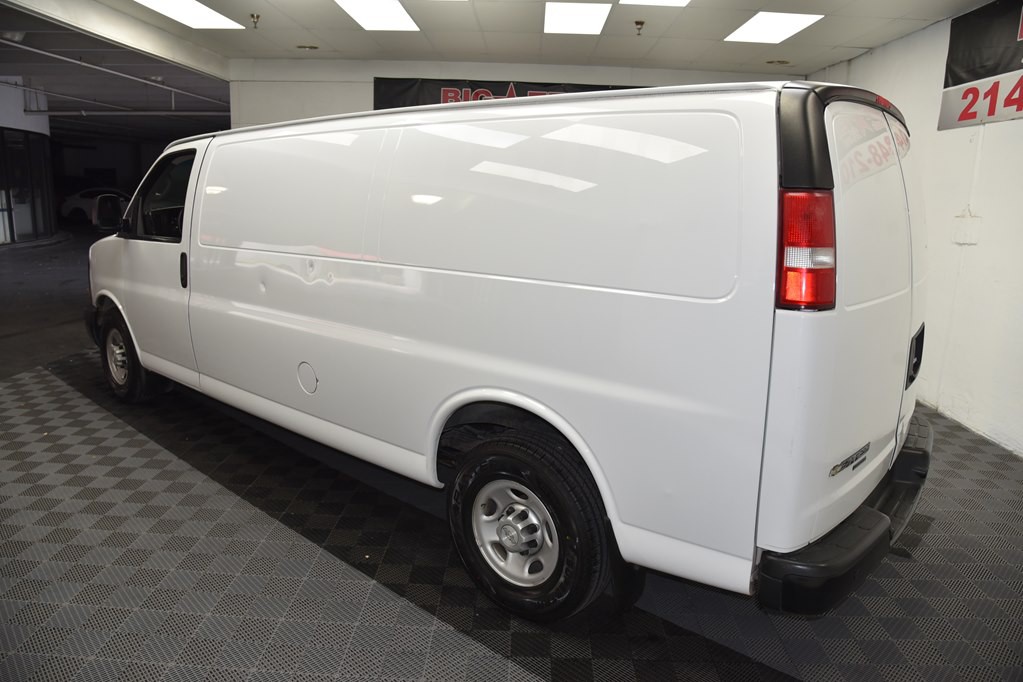 2016 Chevrolet Express Image 3