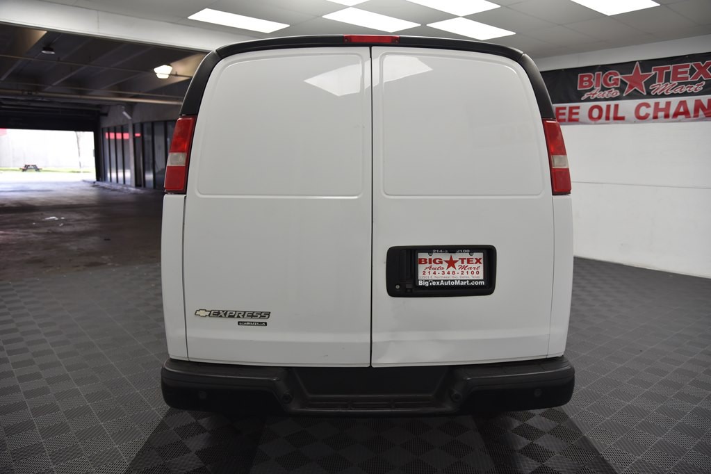 2016 Chevrolet Express Image 4