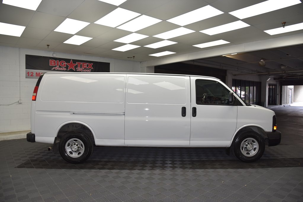 2016 Chevrolet Express Image 5