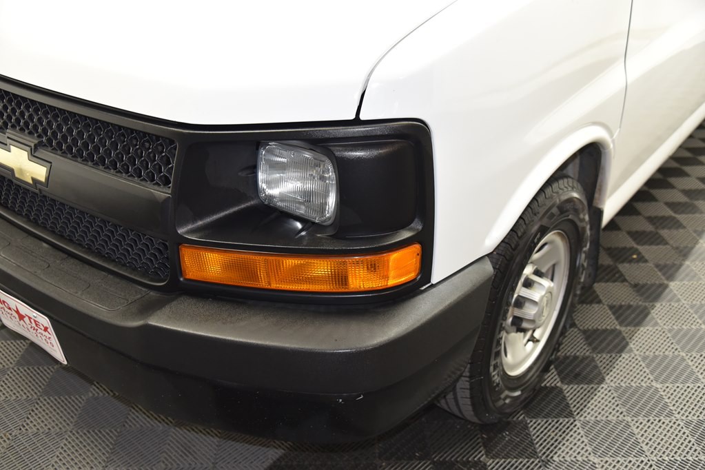 2016 Chevrolet Express Image 8