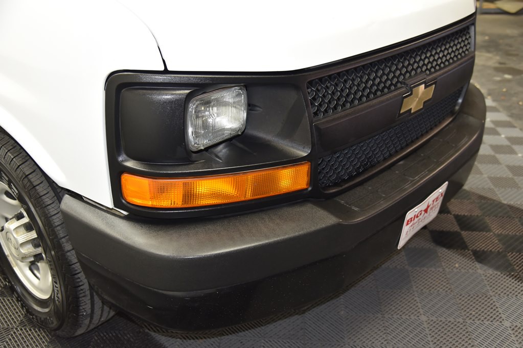 2016 Chevrolet Express Image 9