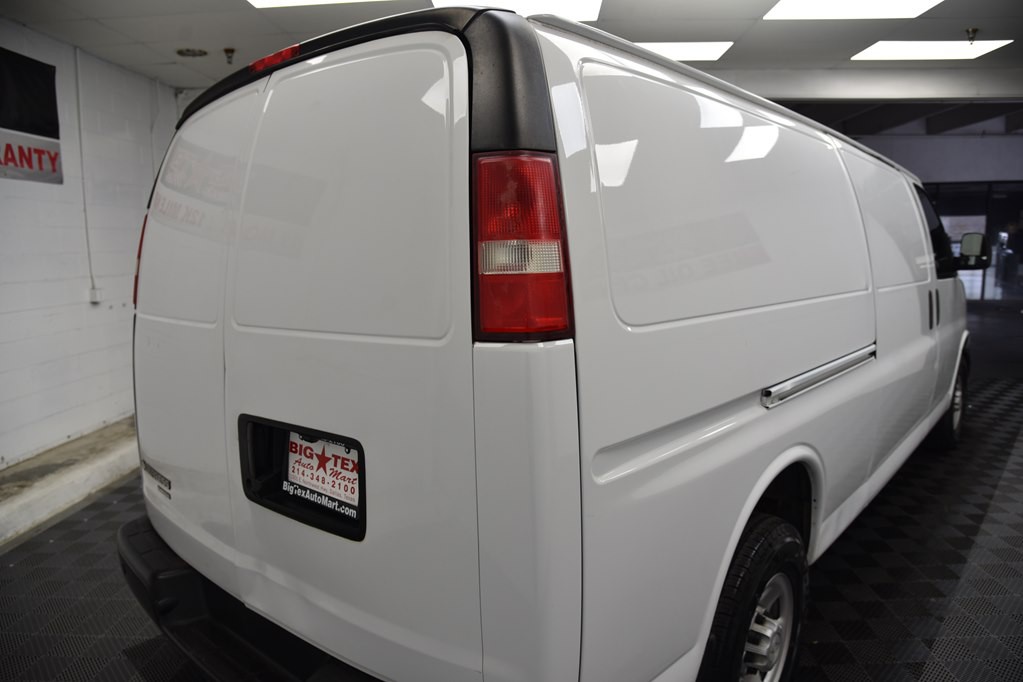 2016 Chevrolet Express Image 10