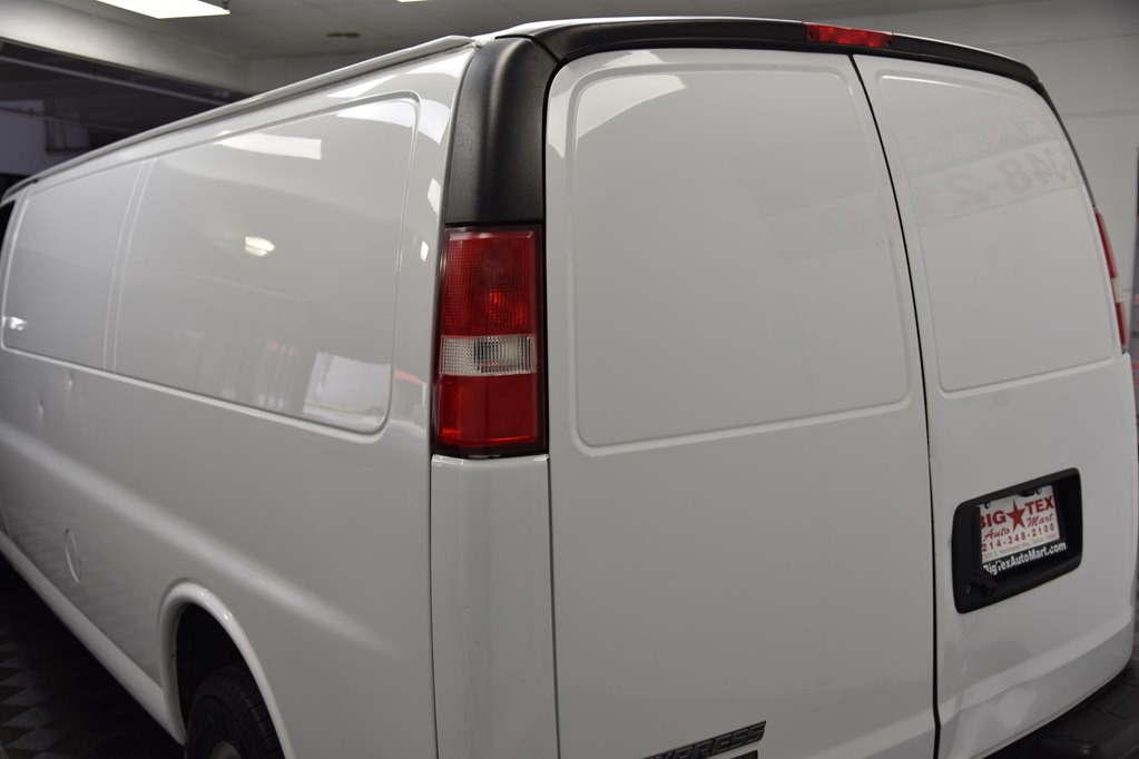 2016 Chevrolet Express Image 11