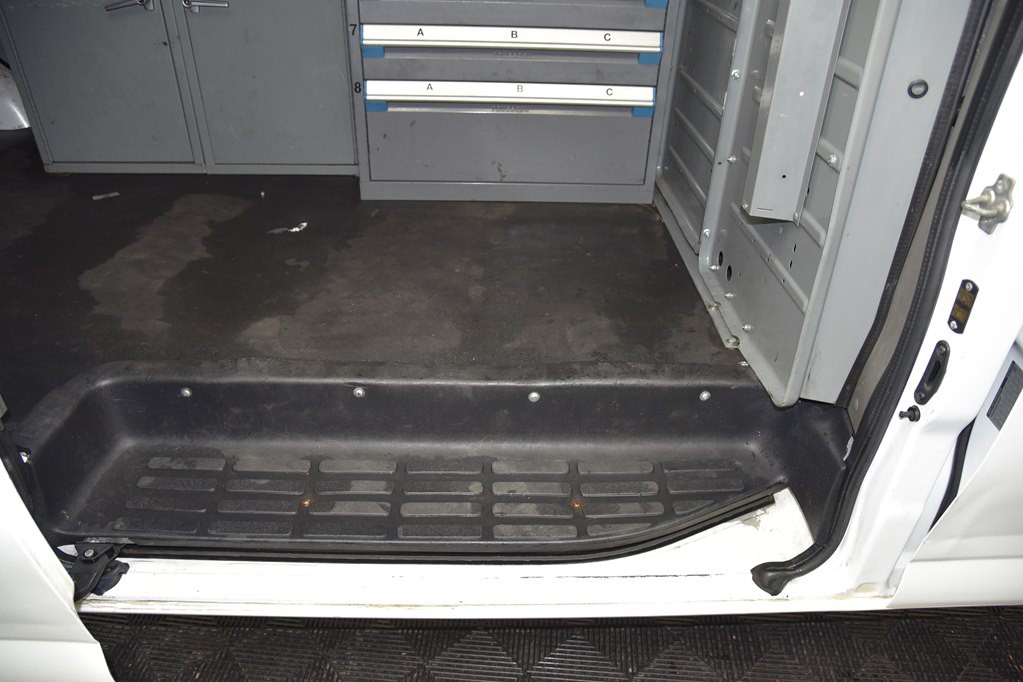 2016 Chevrolet Express Image 18