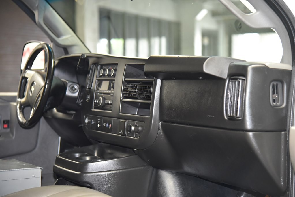2016 Chevrolet Express Image 19