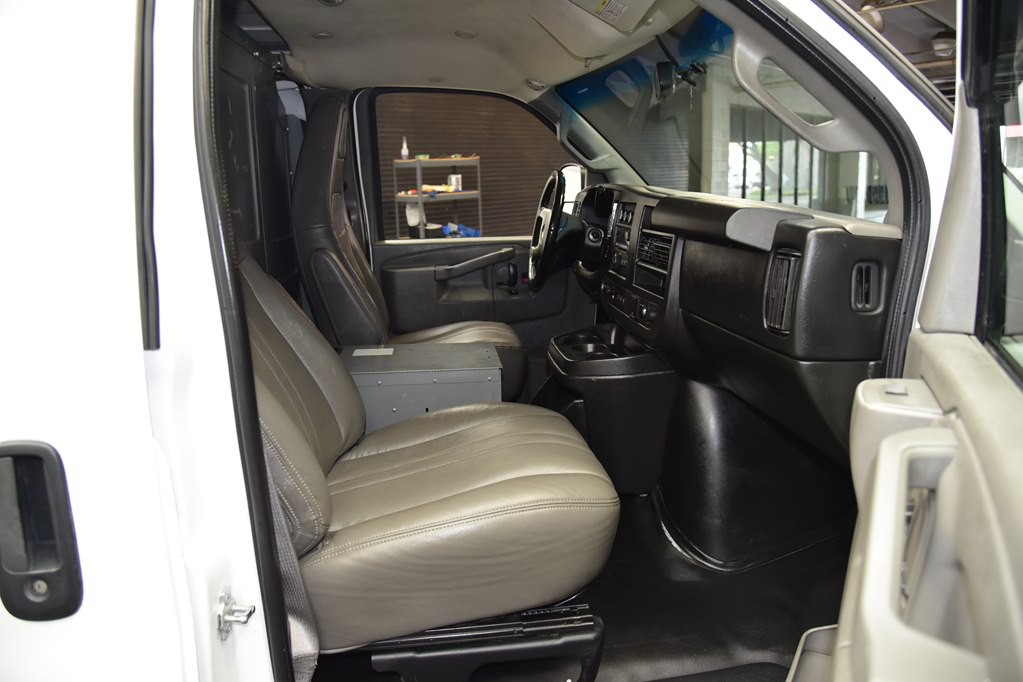 2016 Chevrolet Express Image 21