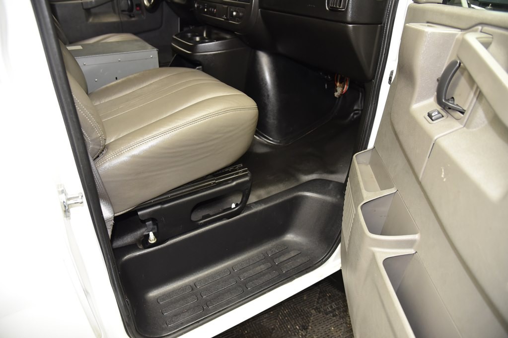 2016 Chevrolet Express Image 22