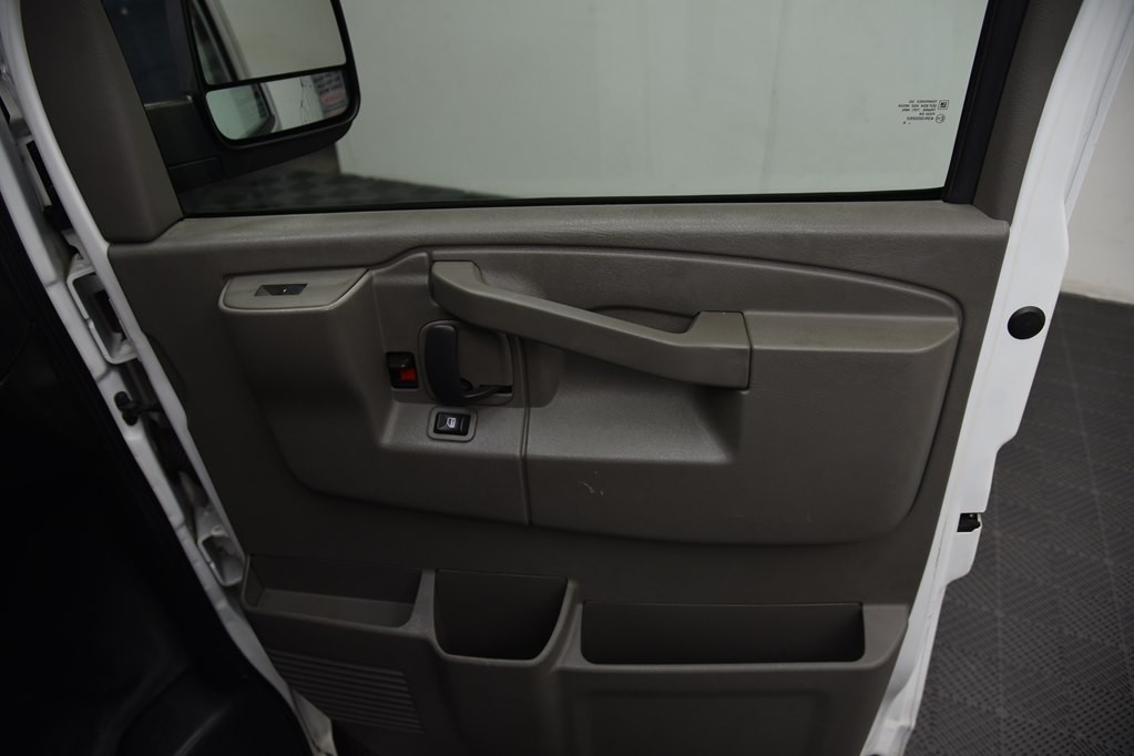 2016 Chevrolet Express Image 23