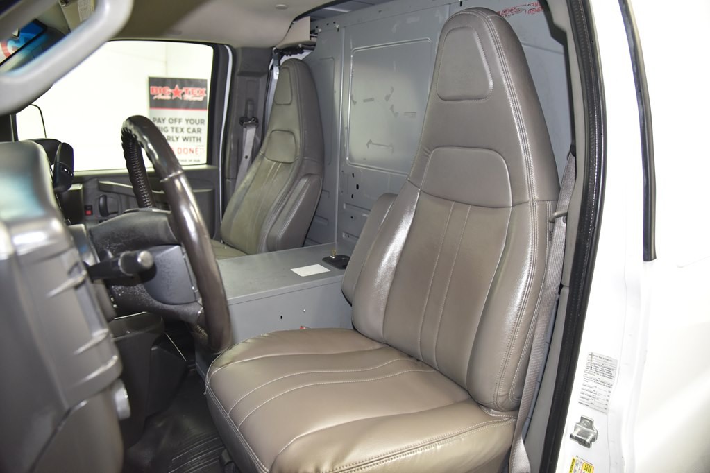 2016 Chevrolet Express Image 25