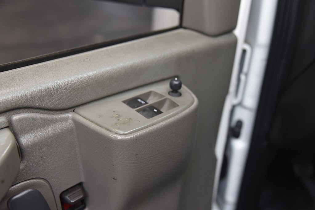 2016 Chevrolet Express Image 26