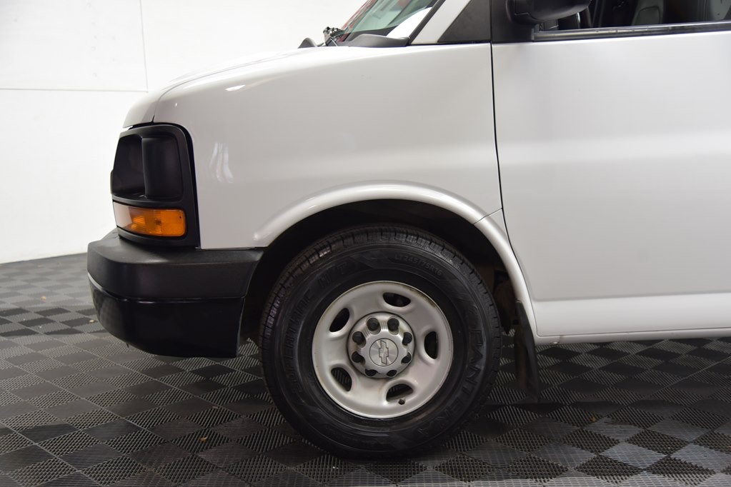 2016 Chevrolet Express Image 28