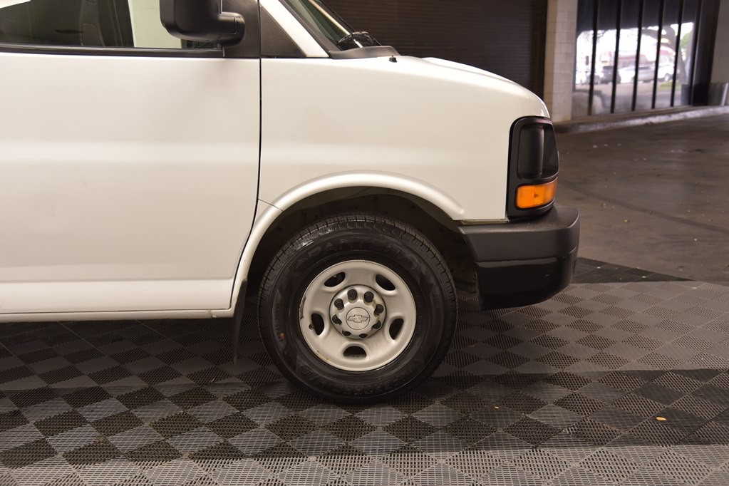 2016 Chevrolet Express Image 31