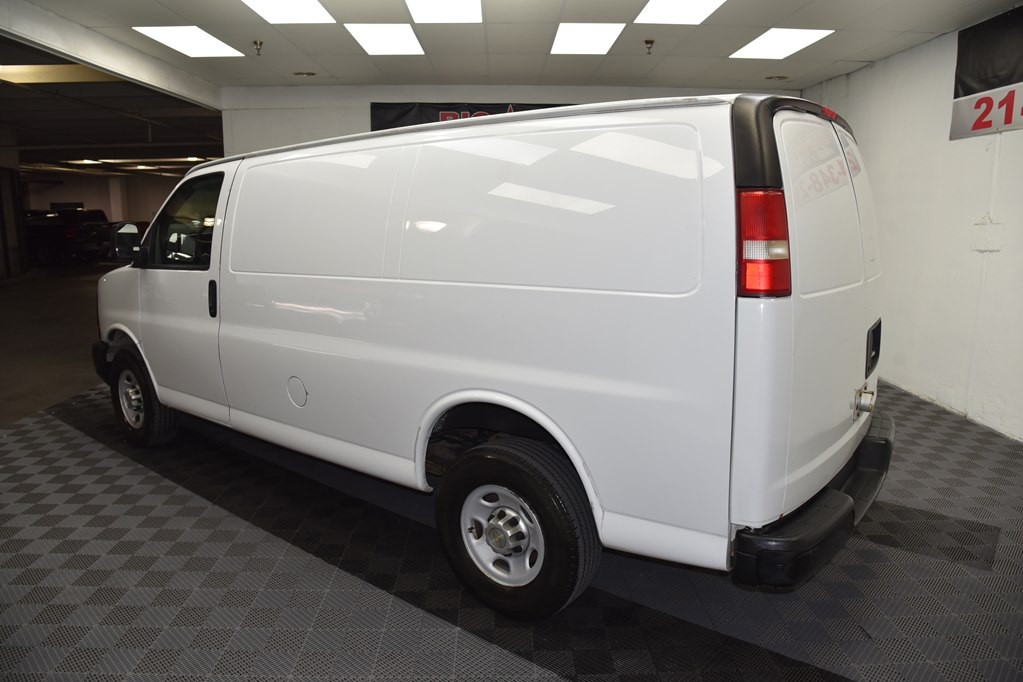 2013 Chevrolet Express Image 3