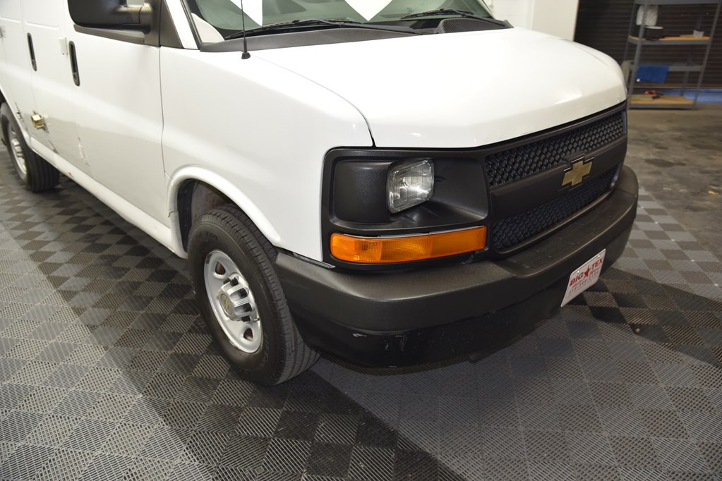 2013 Chevrolet Express Image 10