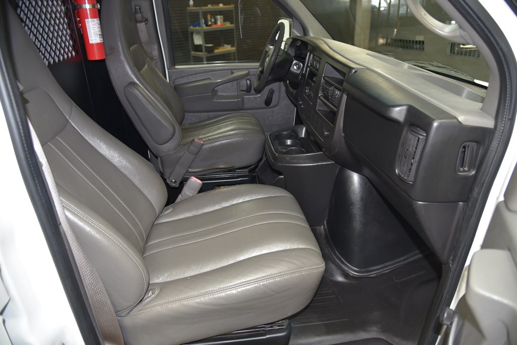 2013 Chevrolet Express Image 16