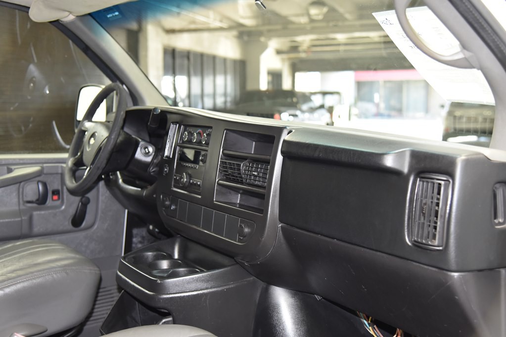2013 Chevrolet Express Image 17