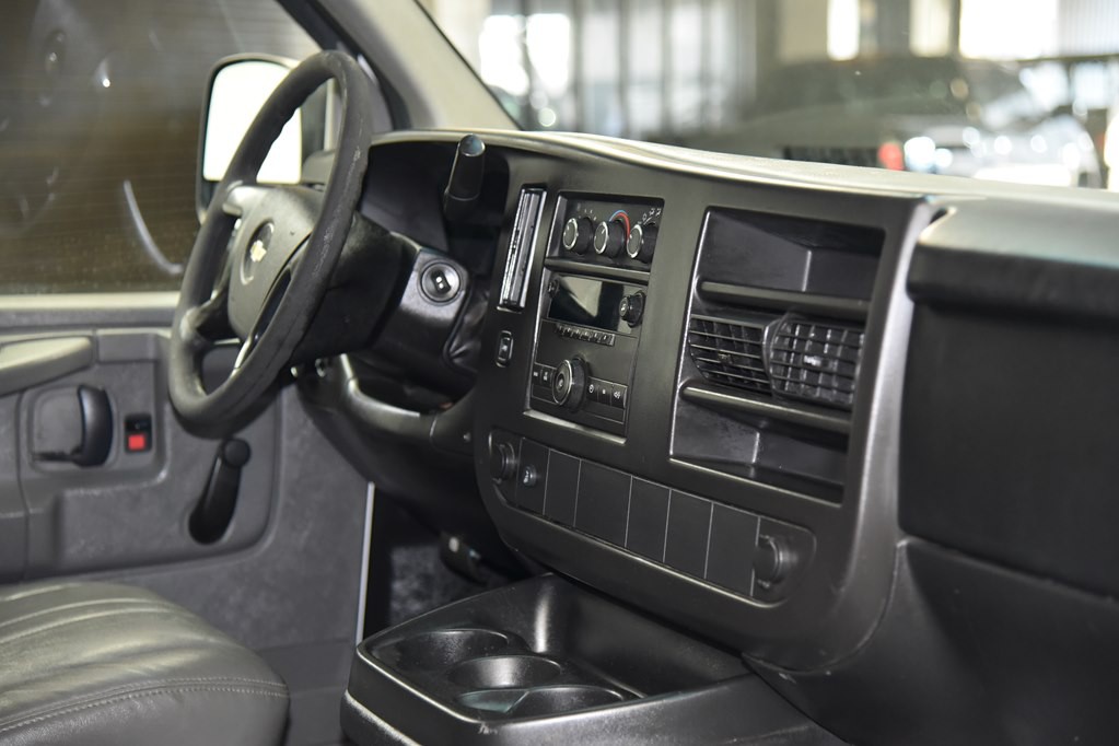 2013 Chevrolet Express Image 18