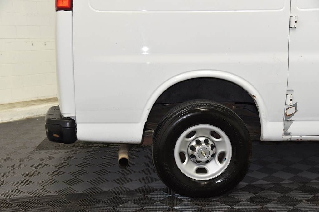 2013 Chevrolet Express Image 24