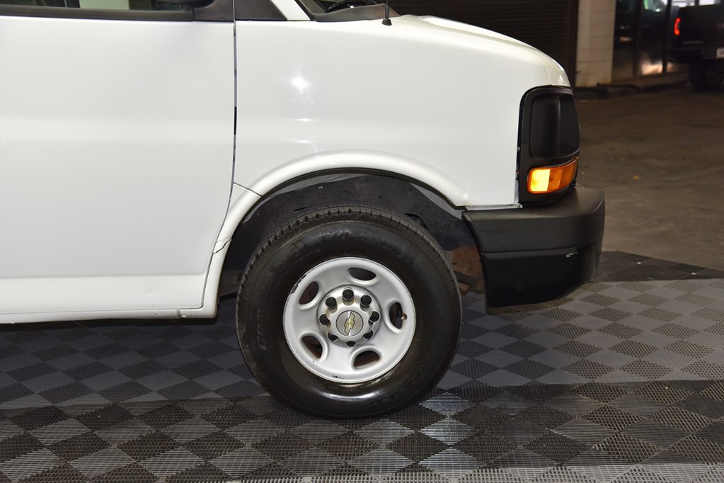 2013 Chevrolet Express Image 25