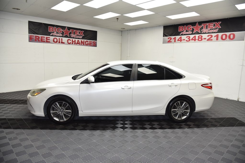2016 Toyota Camry Image 2