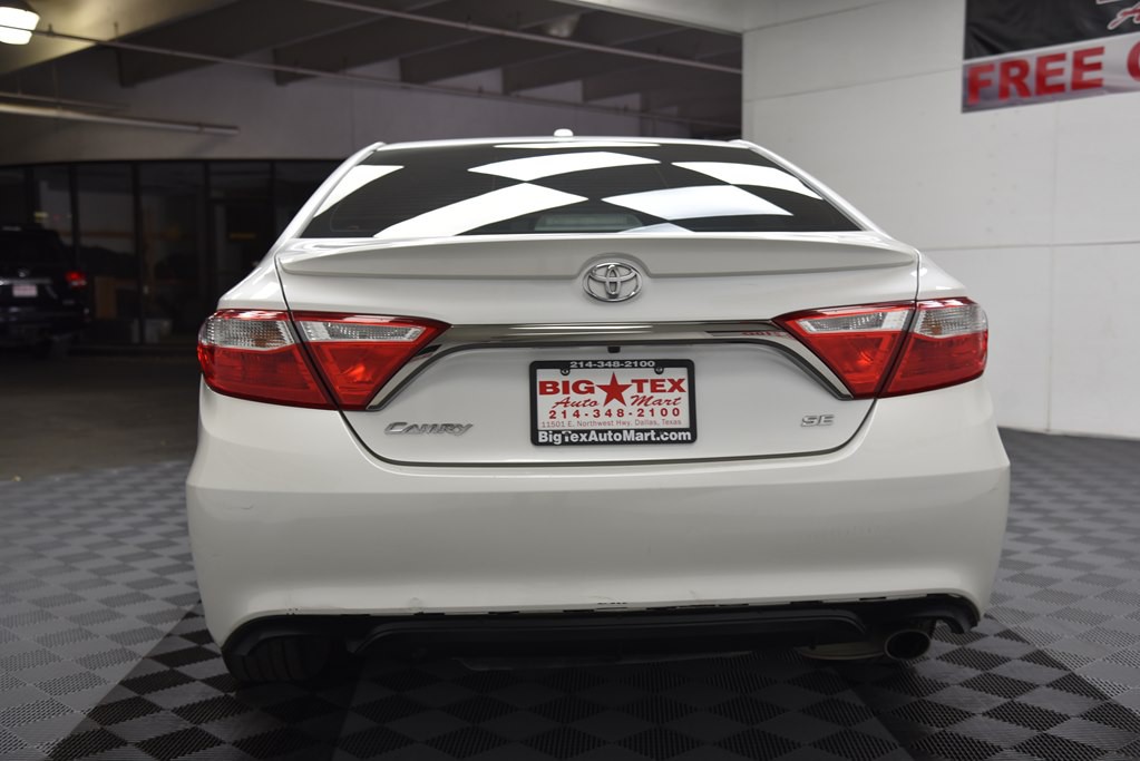 2016 Toyota Camry Image 4