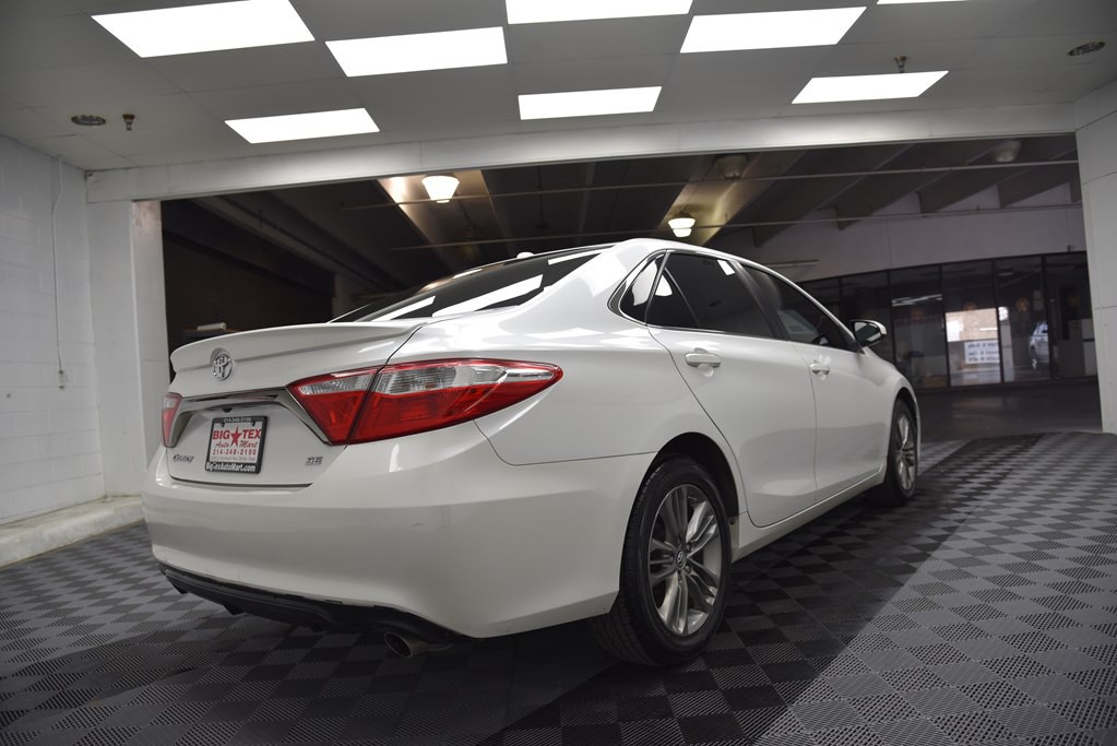 2016 Toyota Camry Image 5