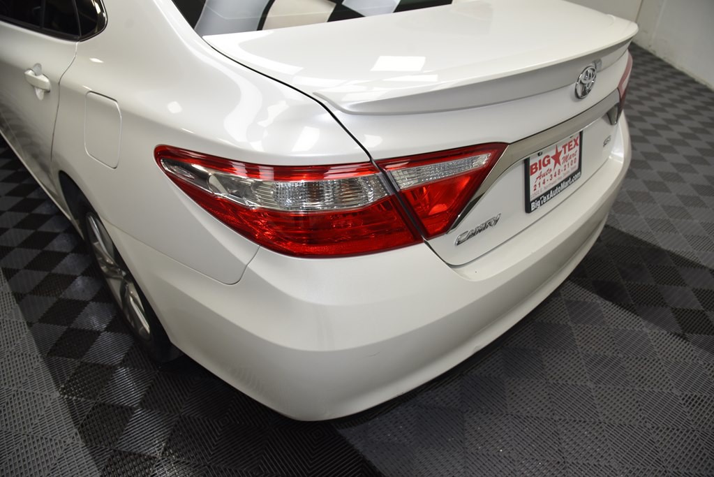 2016 Toyota Camry Image 13
