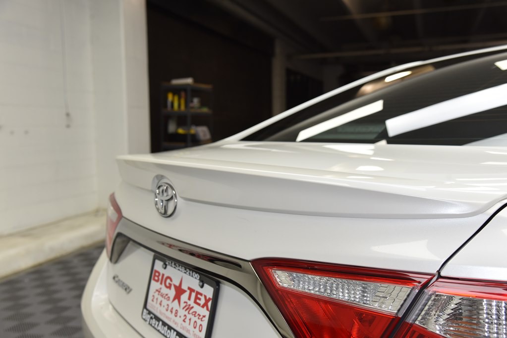 2016 Toyota Camry Image 15