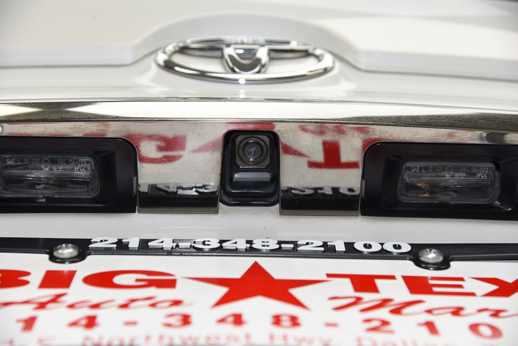2016 Toyota Camry Image 16