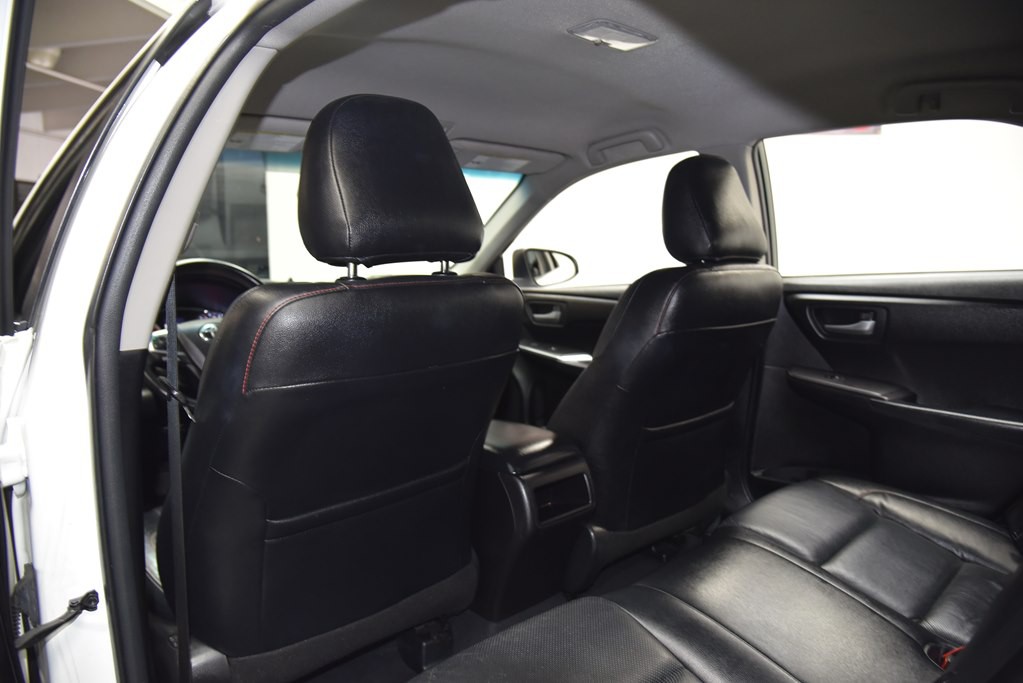 2016 Toyota Camry Image 19