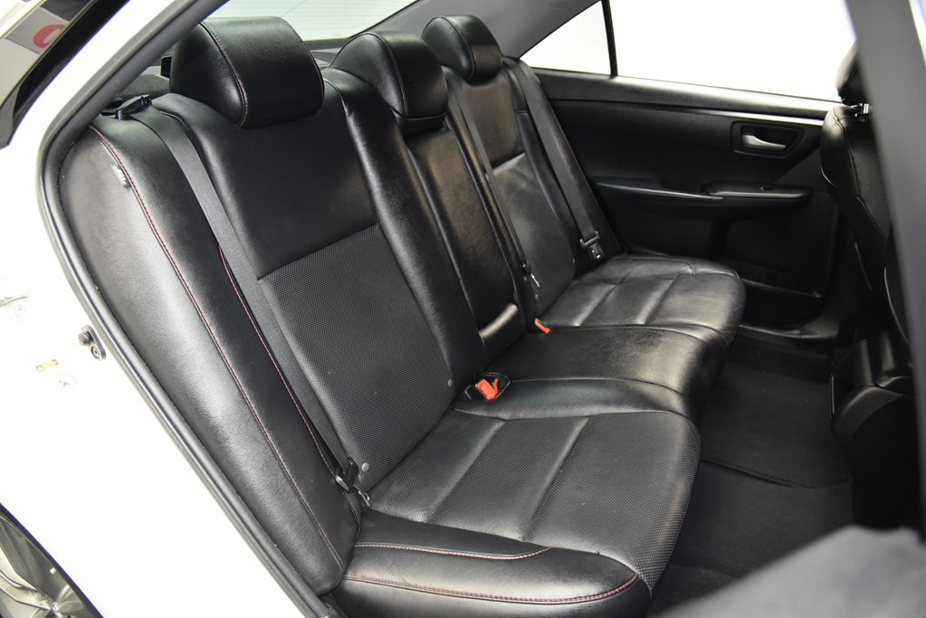 2016 Toyota Camry Image 21