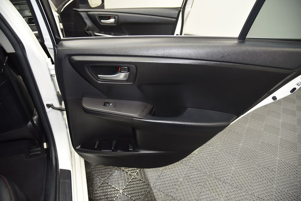 2016 Toyota Camry Image 23