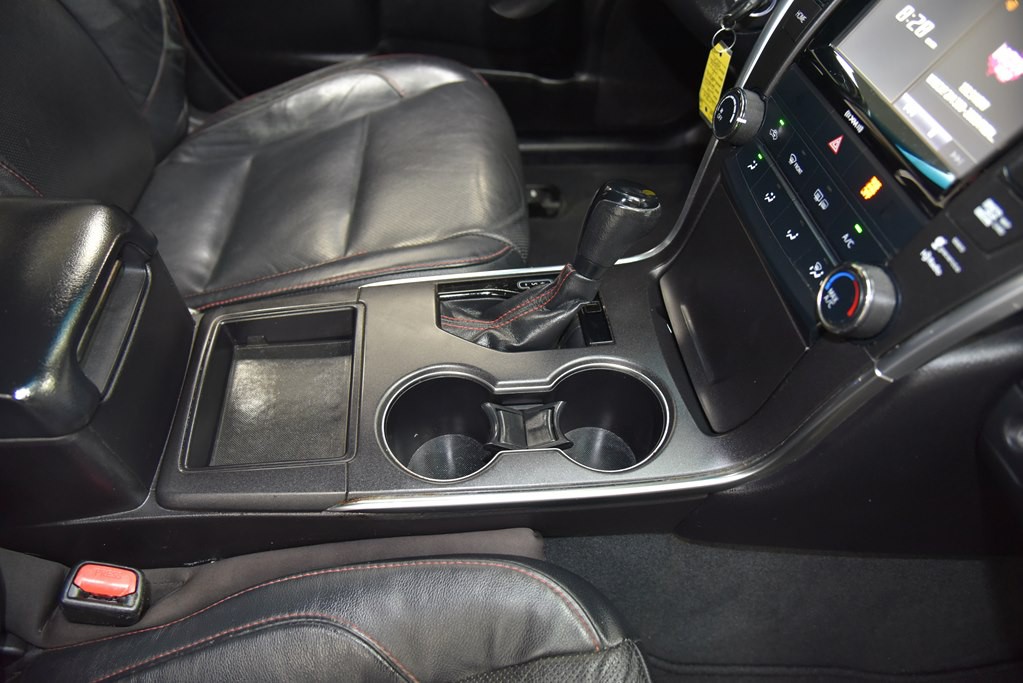 2016 Toyota Camry Image 28