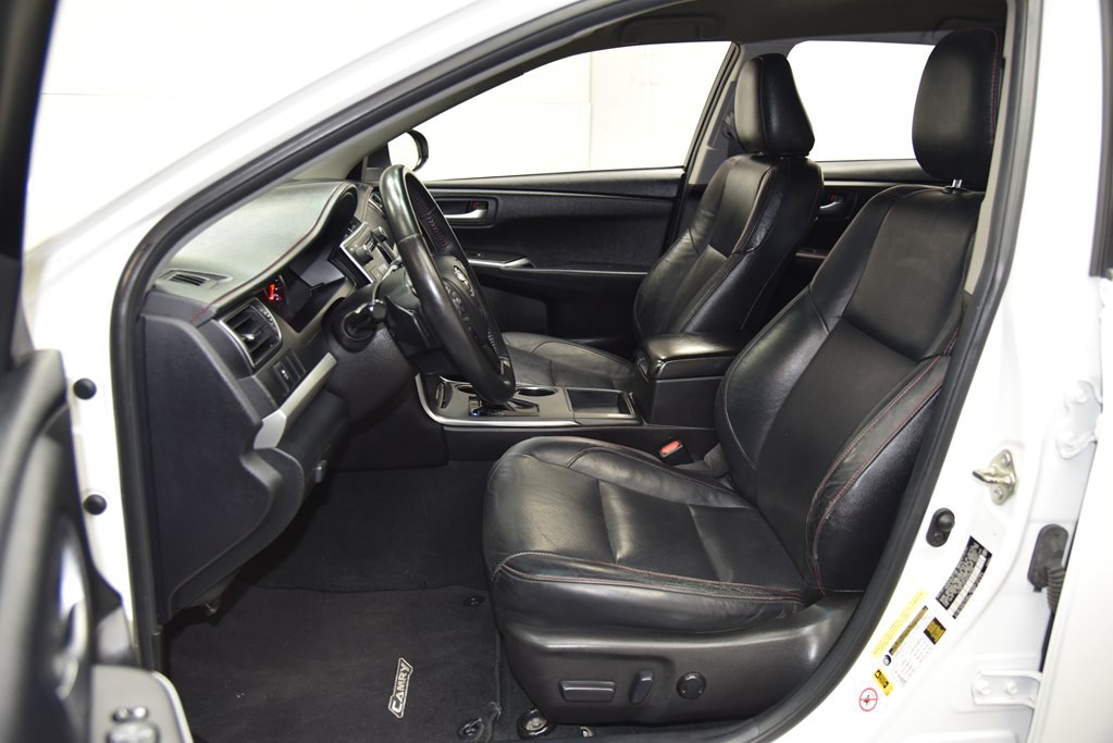 2016 Toyota Camry Image 30