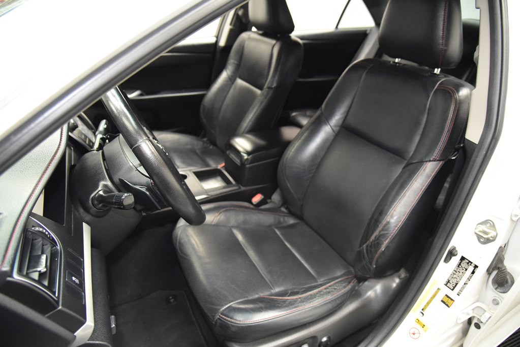 2016 Toyota Camry Image 31