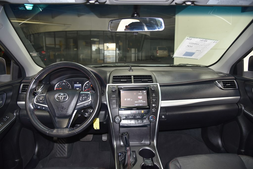 2016 Toyota Camry Image 34