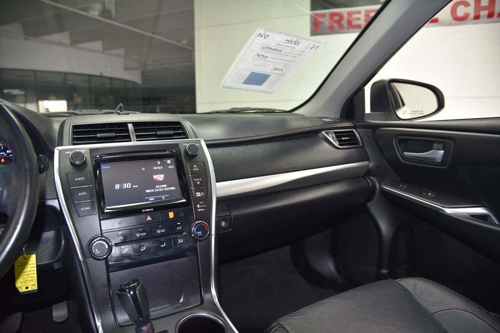 2016 Toyota Camry Image 35
