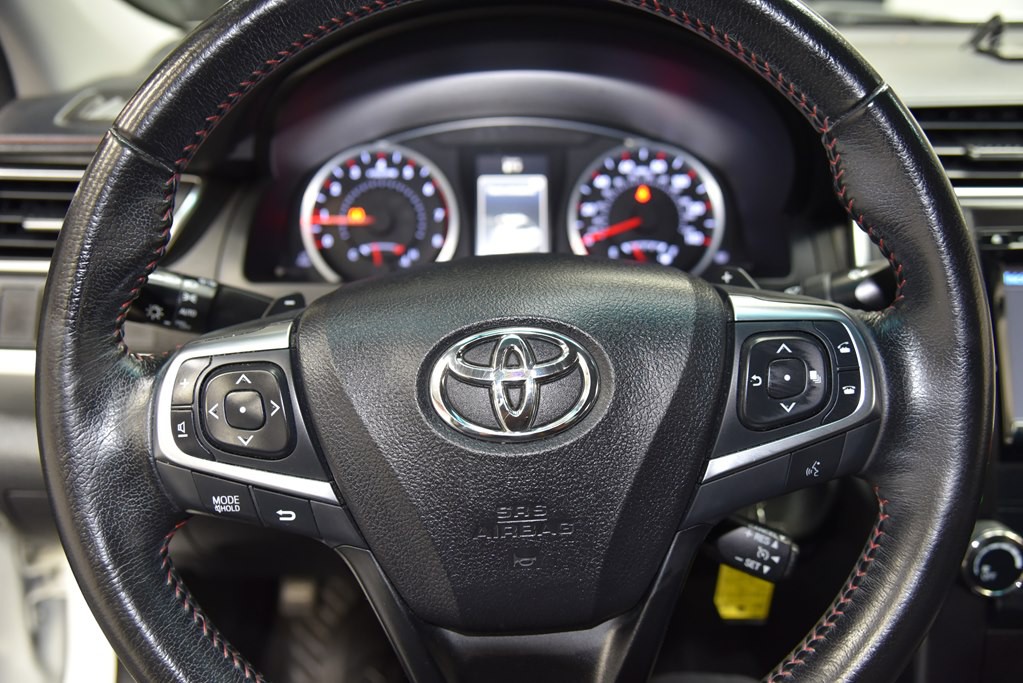 2016 Toyota Camry Image 39