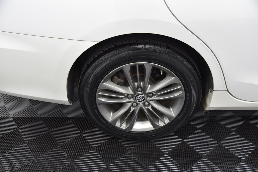 2016 Toyota Camry Image 55