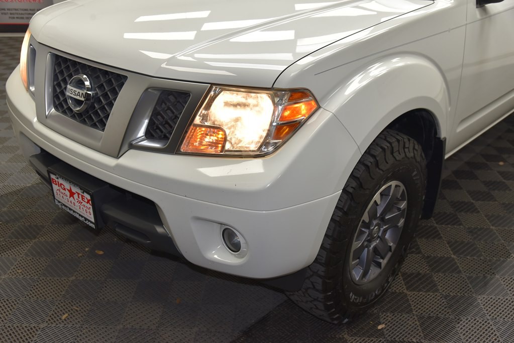 2015 Nissan Frontier Image 2