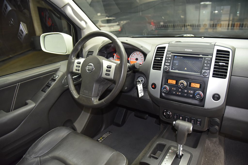 2015 Nissan Frontier Image 24