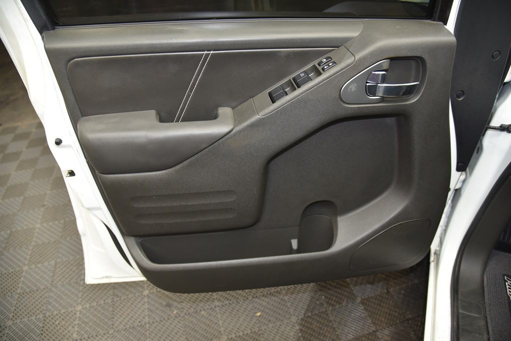 2015 Nissan Frontier Image 30