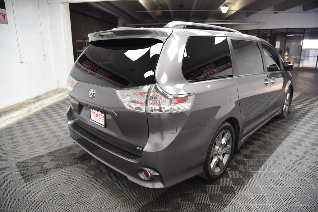 2015 Toyota Sienna Image 5