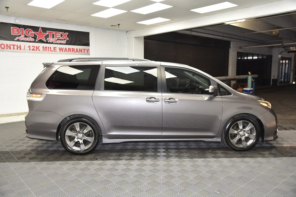 2015 Toyota Sienna Image 6