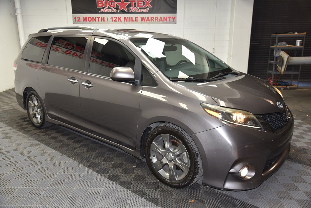 2015 Toyota Sienna Image 7