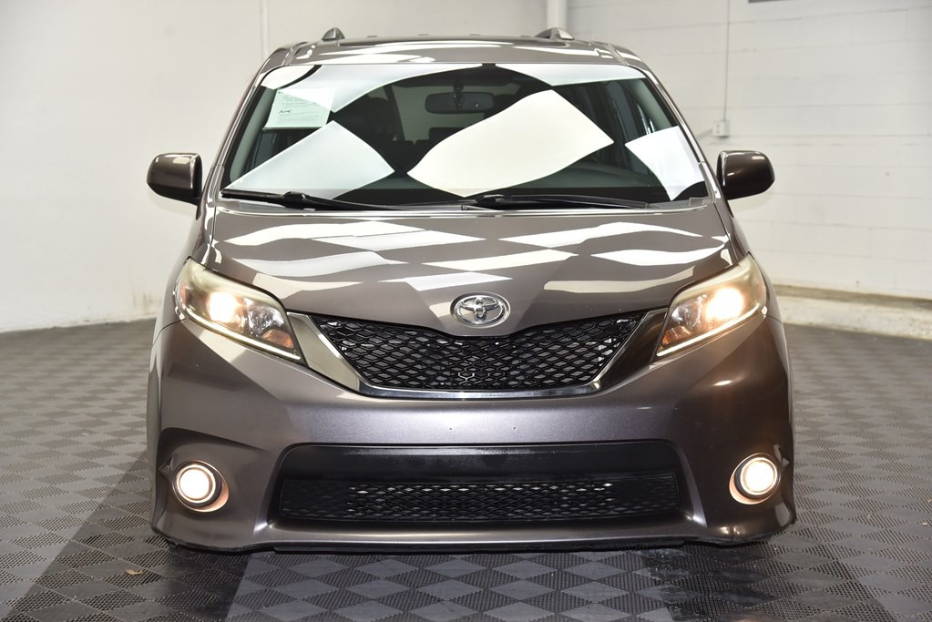 2015 Toyota Sienna Image 8