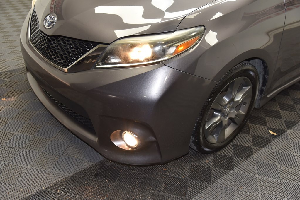 2015 Toyota Sienna Image 11