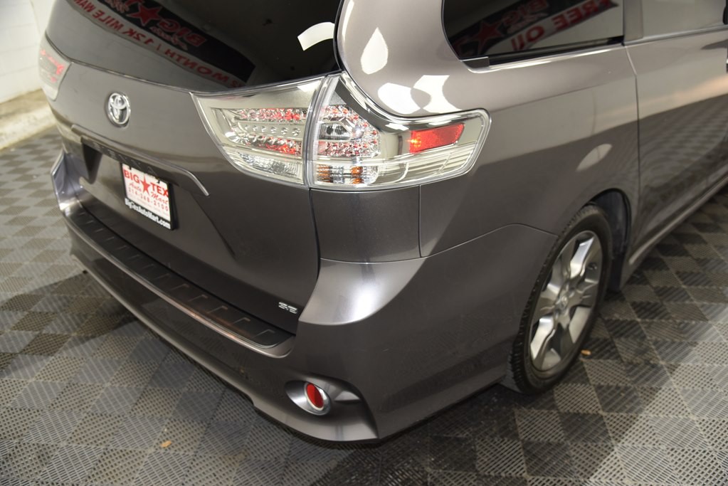 2015 Toyota Sienna Image 15